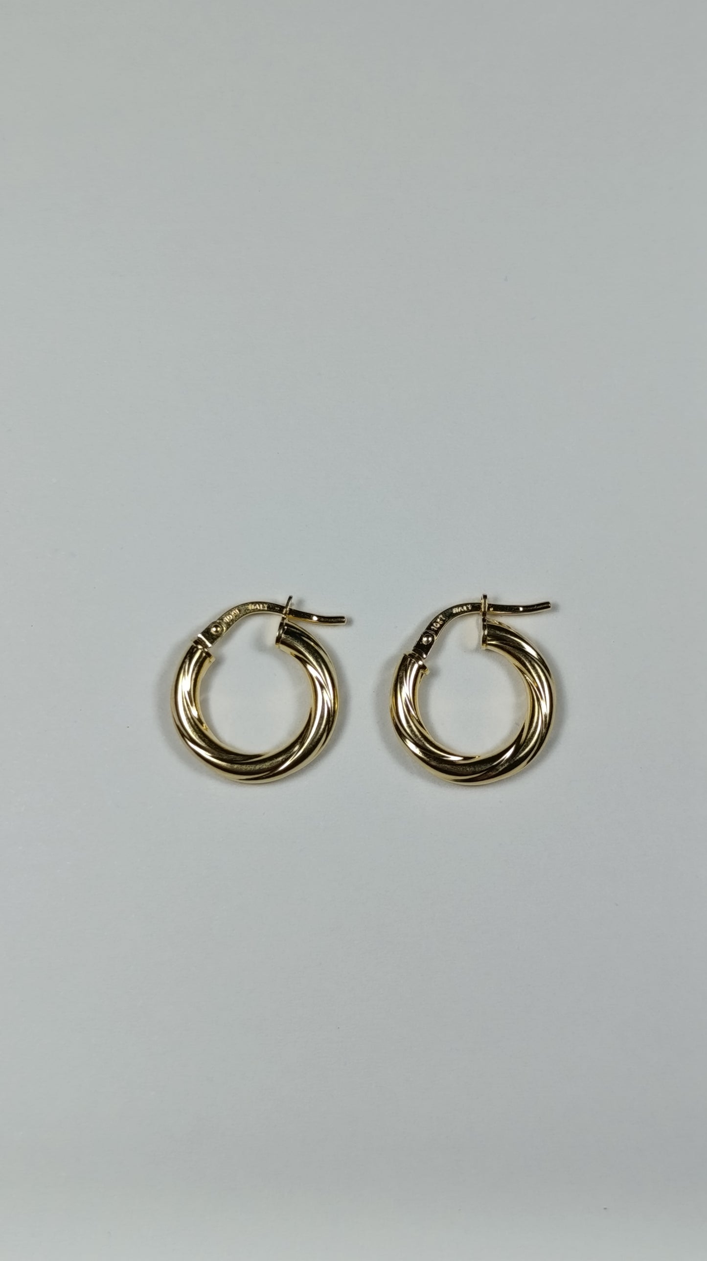 Aretes Argolla Oro Ondulado 1.6x1.6 cm 2505 Are 940