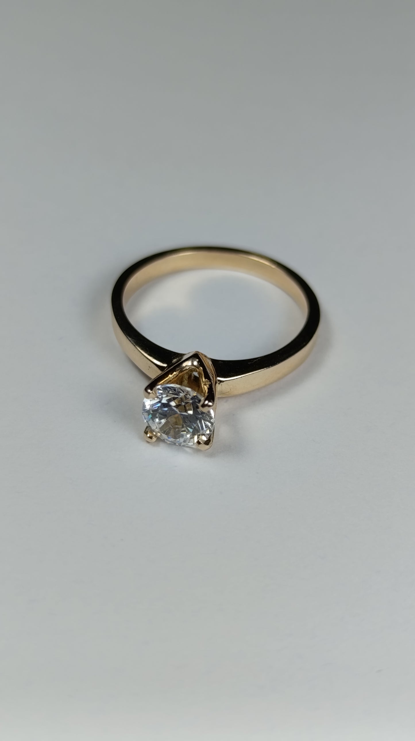 Anillo de oro chispa blanca 5.5sz 2507 Ani 934