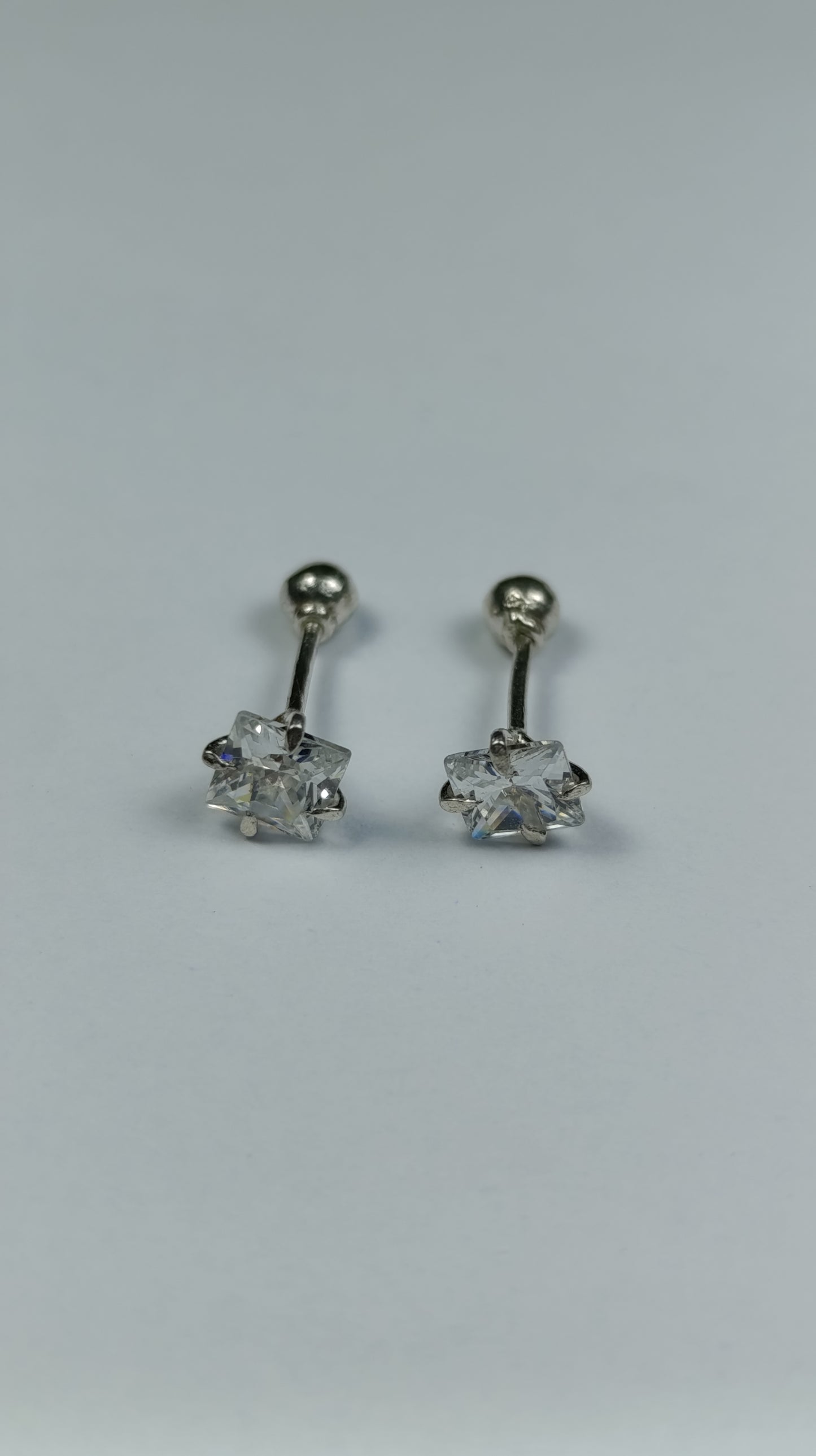 Aretes Plata Chispa Blanca Cuadrada Are 445